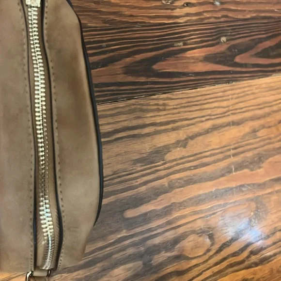 Medium sized Altar’d State brown colored with pastel flowers purse - Picture 5 of 6